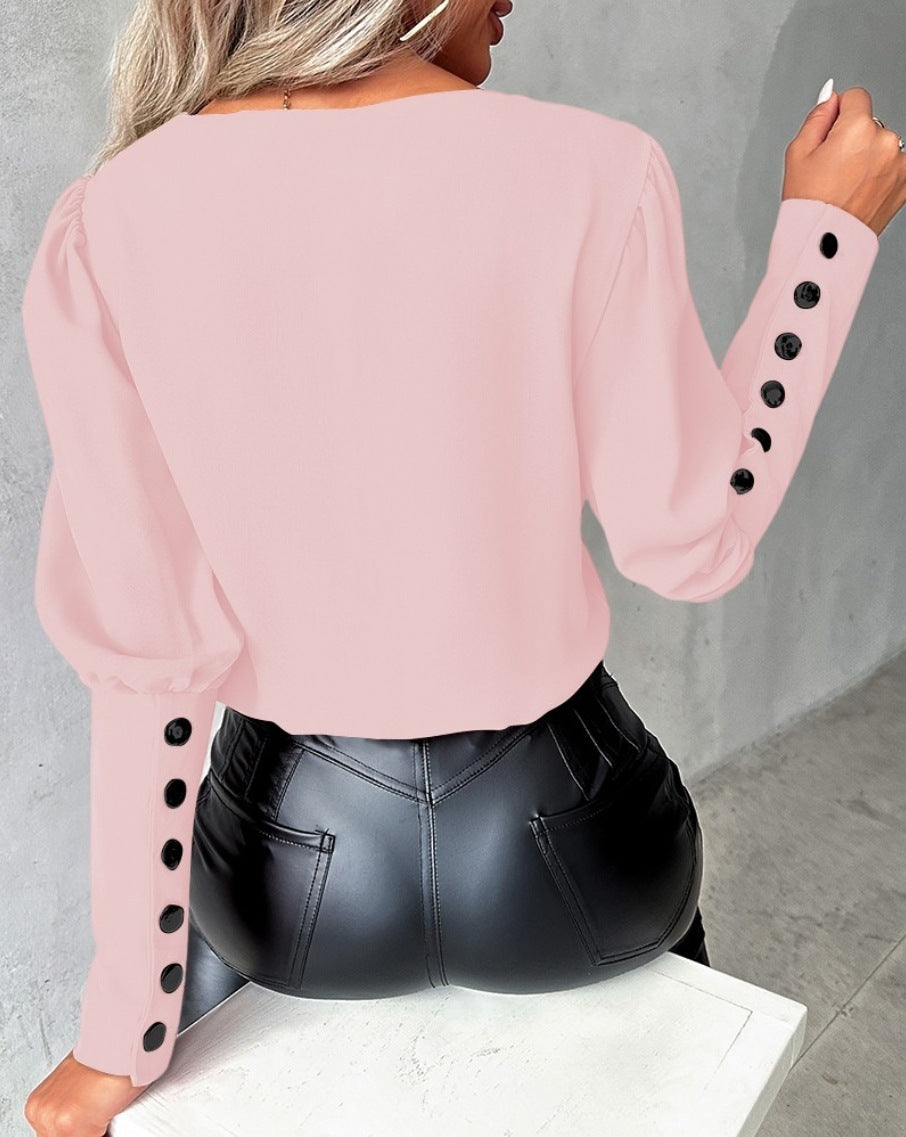 Modieuze V-hals blouse met lange mouwen en knoopdetails - PrizQ