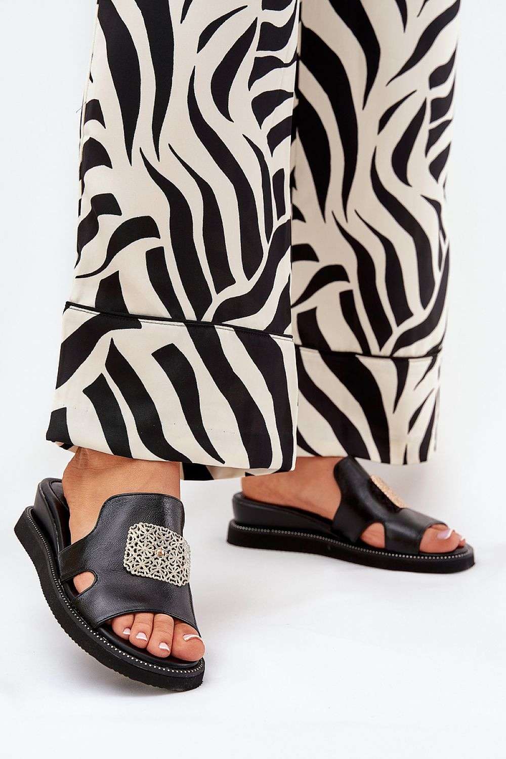slippers model 212889 Step in style