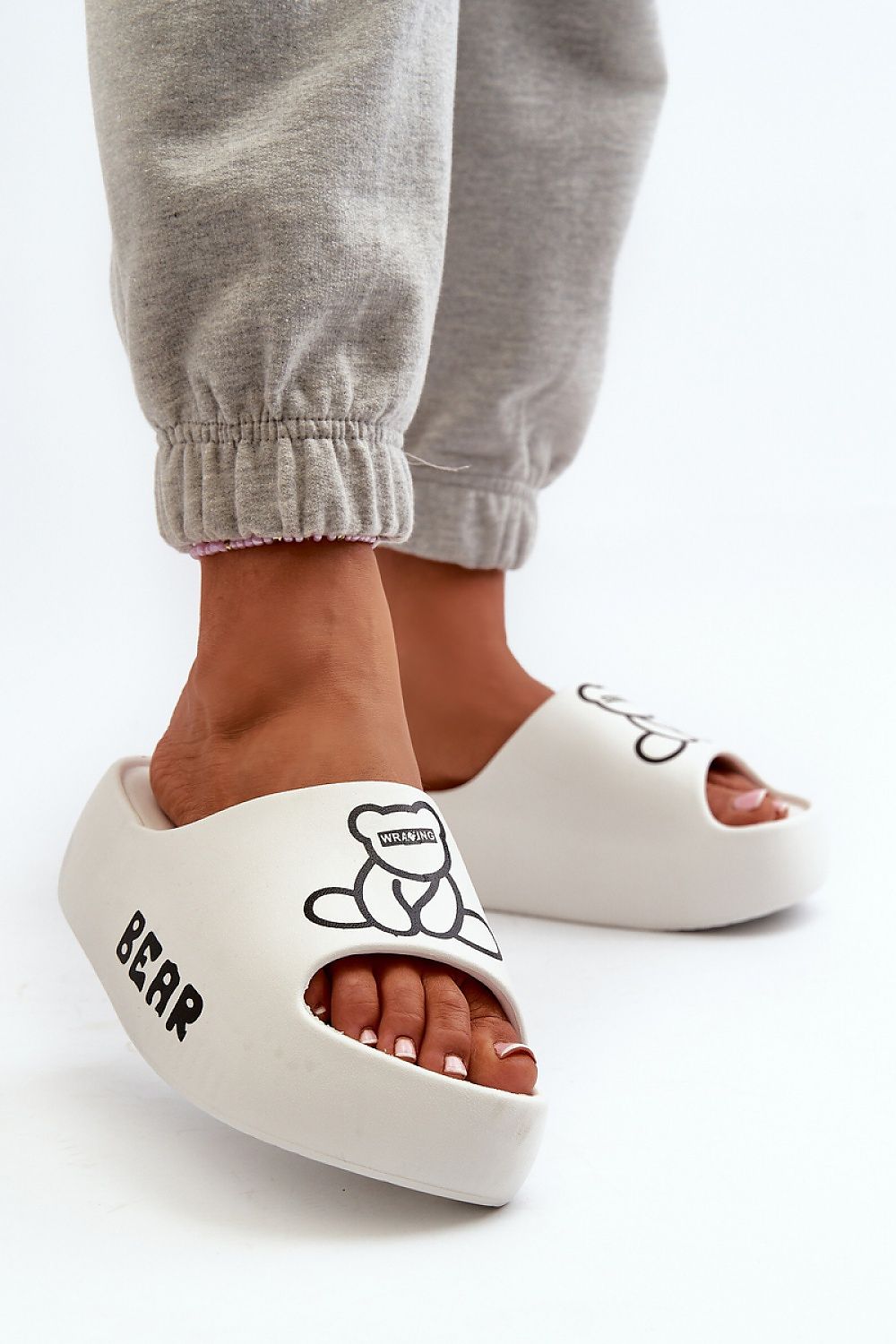 slippers model 198419 Step in style