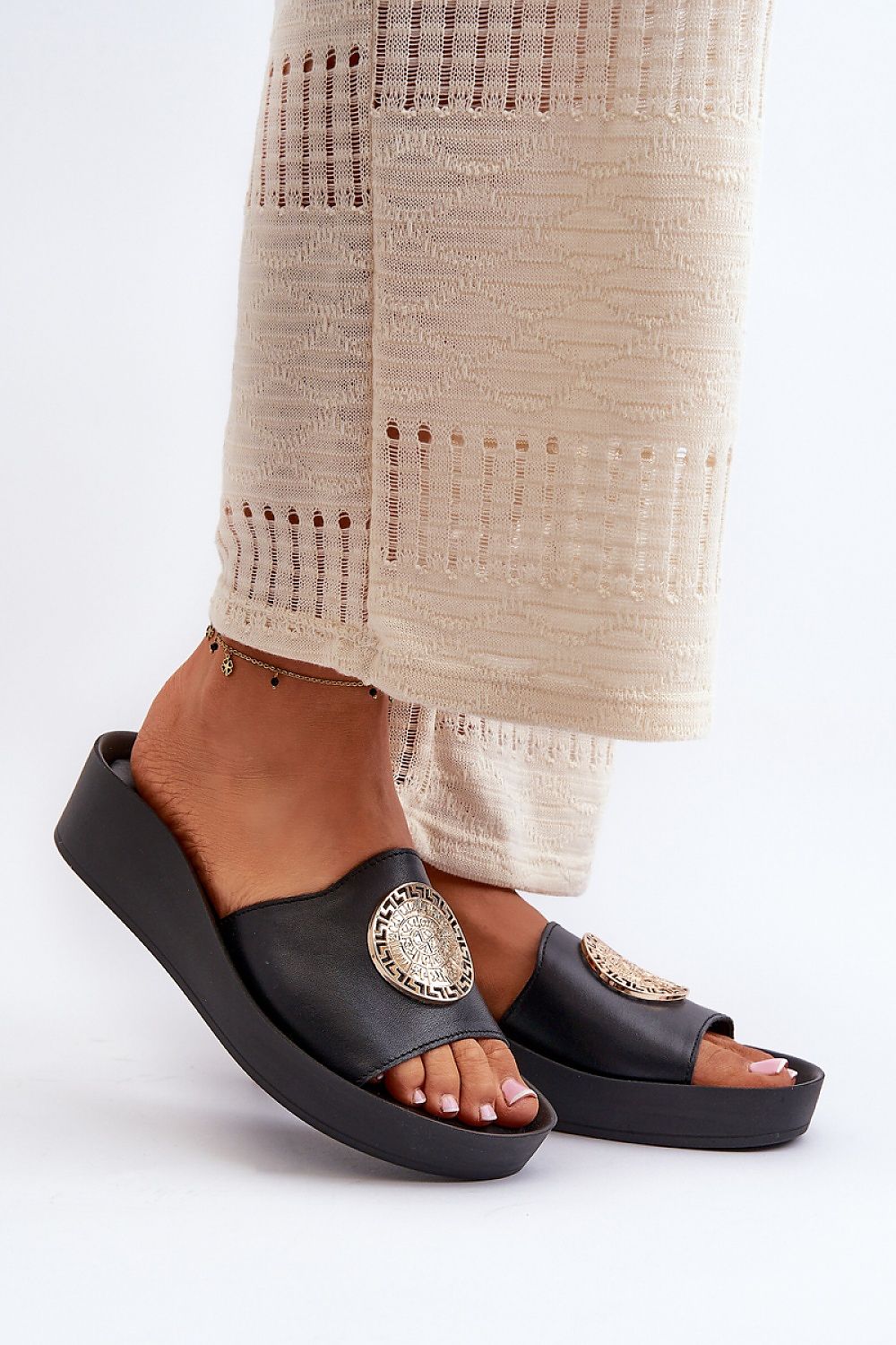 slippers model 198475 Step in style