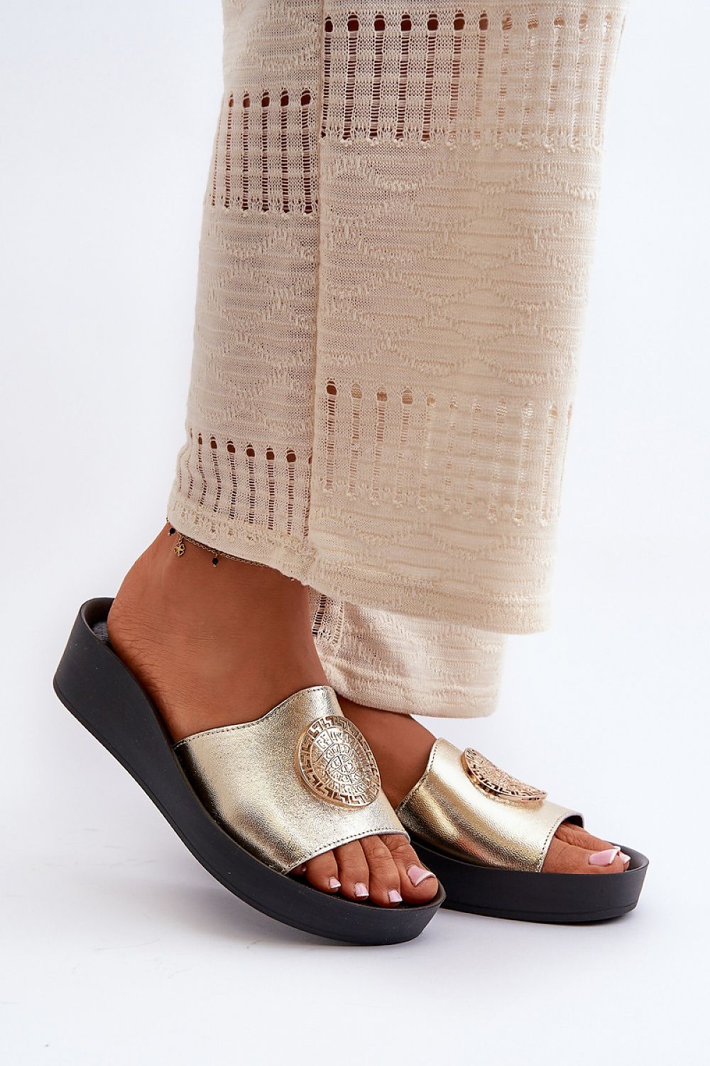 slippers model 198479 Step in style