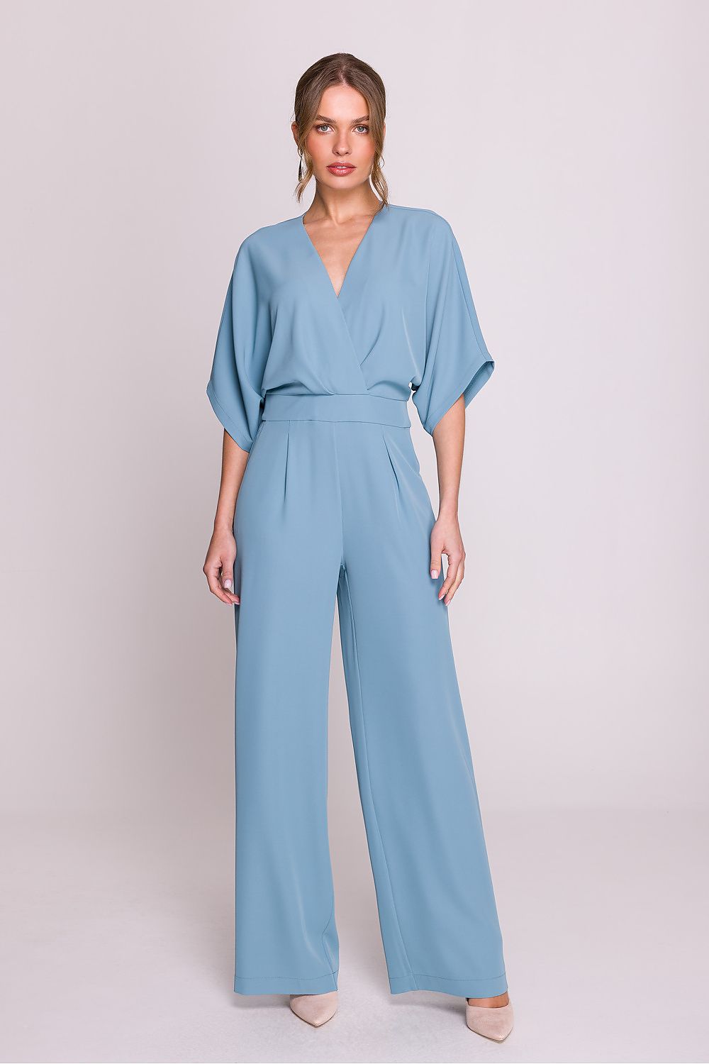 Elegant damesbroekpak met wikkeltop en V-hals – Model 209121 in blauw