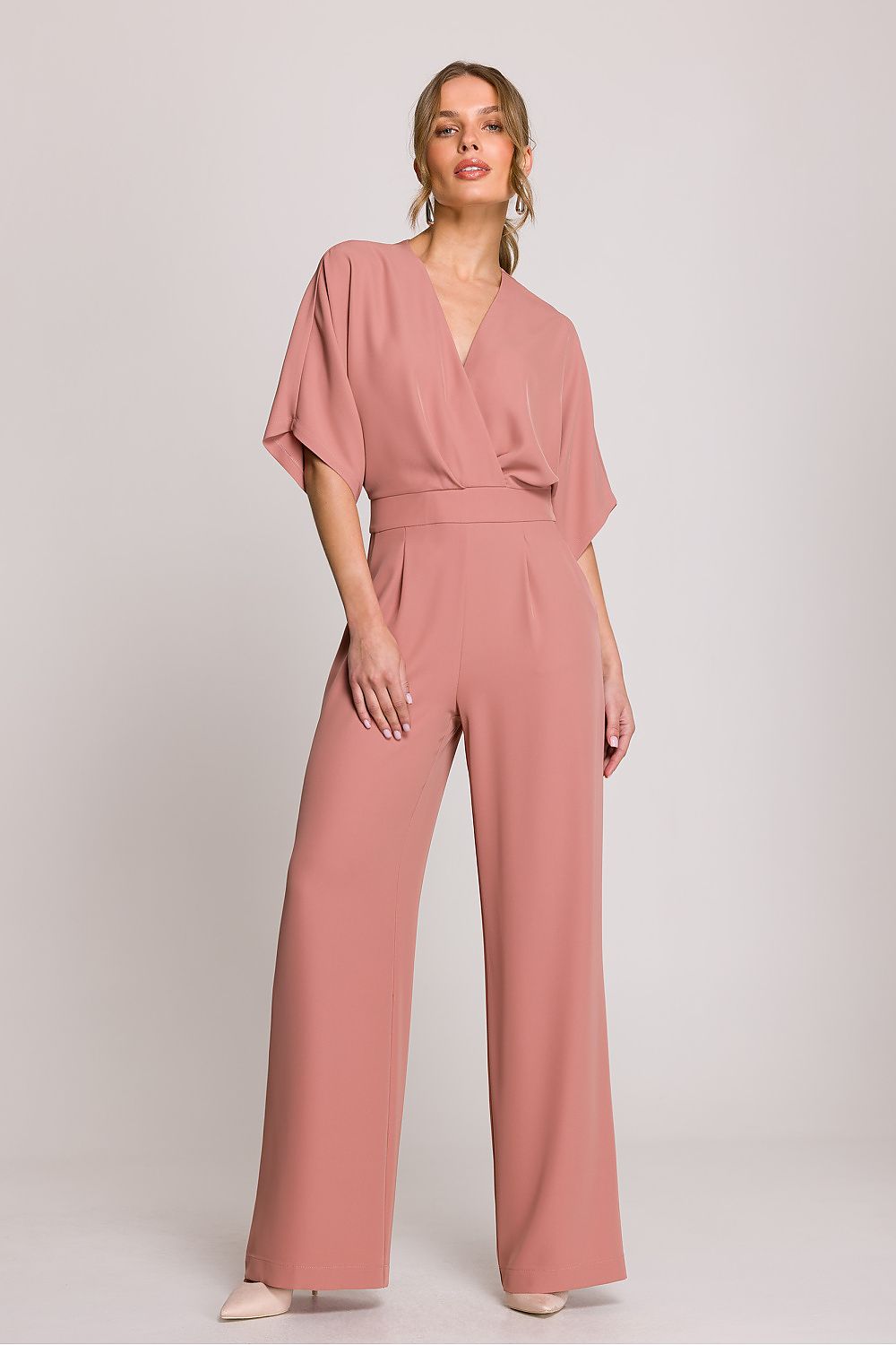 Elegant damesbroekpak met wikkeltop en V-hals – Model 209121 in roze