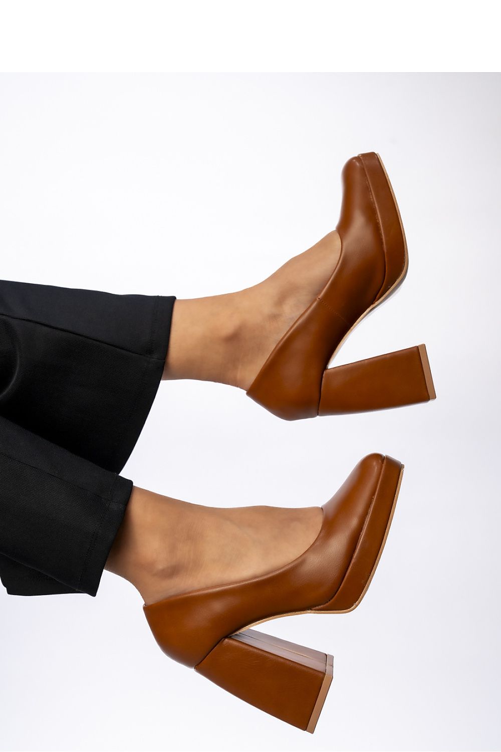 Pumps met dikke hak model 210549 Inello