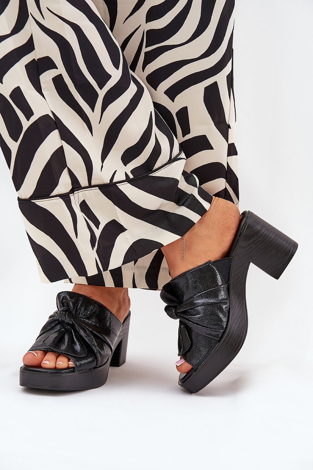 slippers model 212158 Step in style