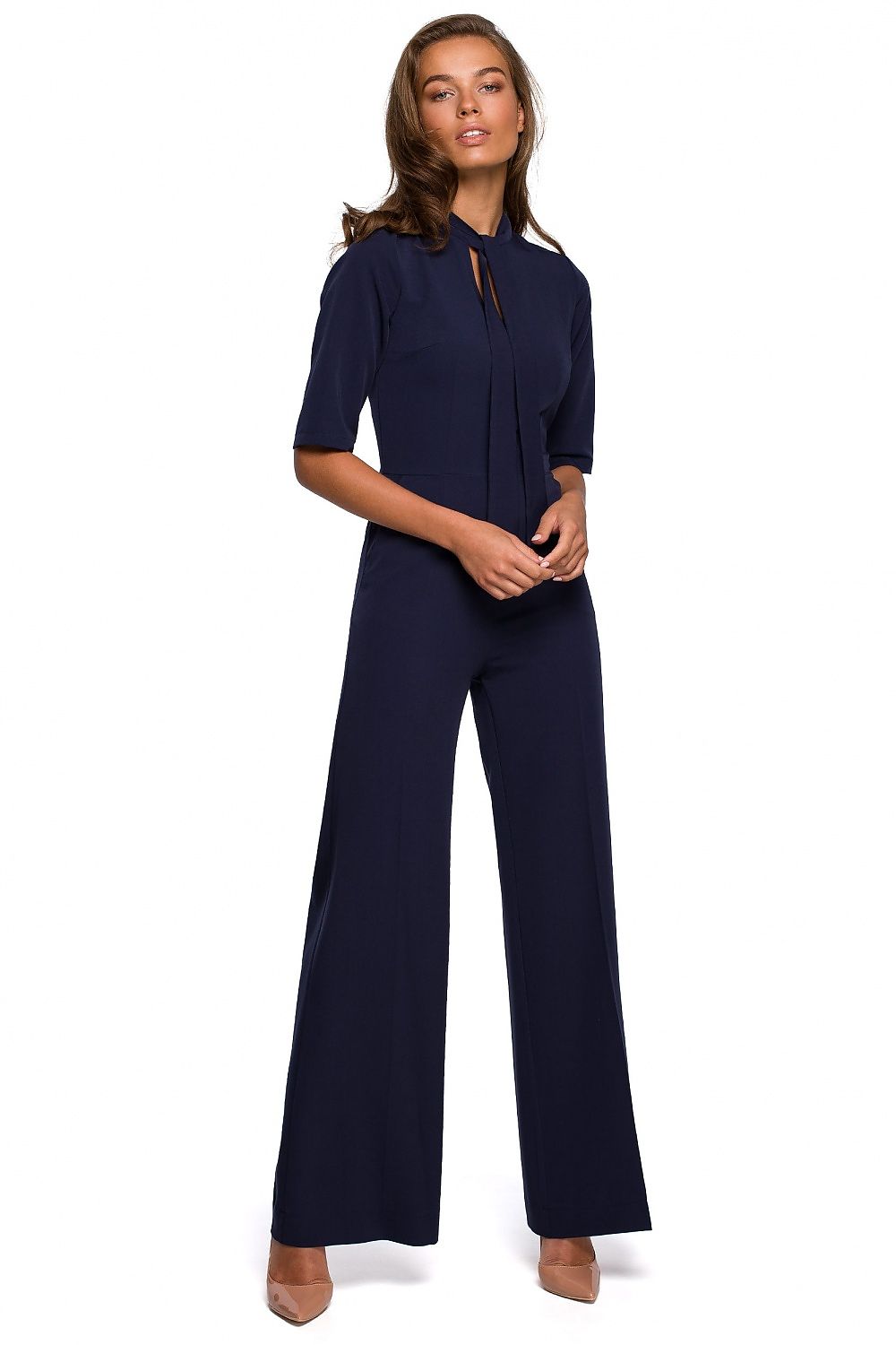Donkerblauwe jumpsuit met wijde broekspijpen en V-halsstrik – Stylove Modern Elegance collectie
