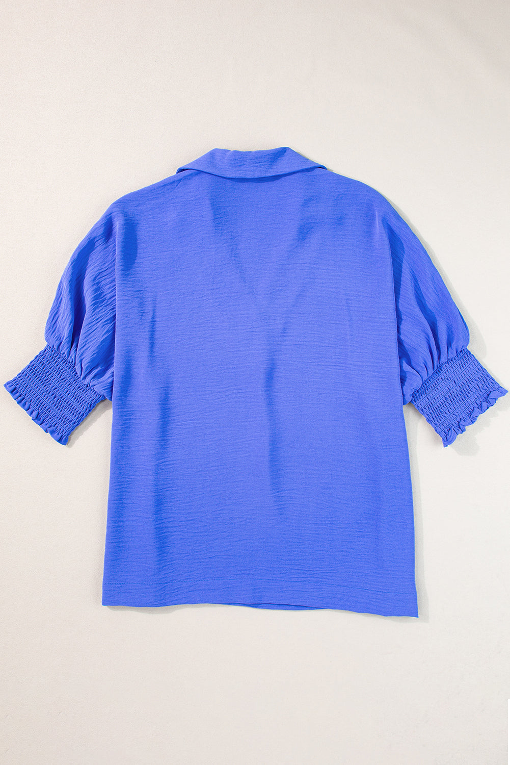 Witte boxy blouse met kraag en gesmokte mouwboorden - PrizQ