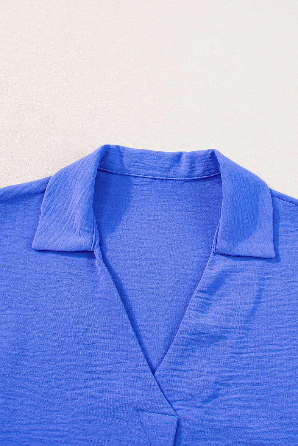 Witte boxy blouse met kraag en gesmokte mouwboorden - PrizQ