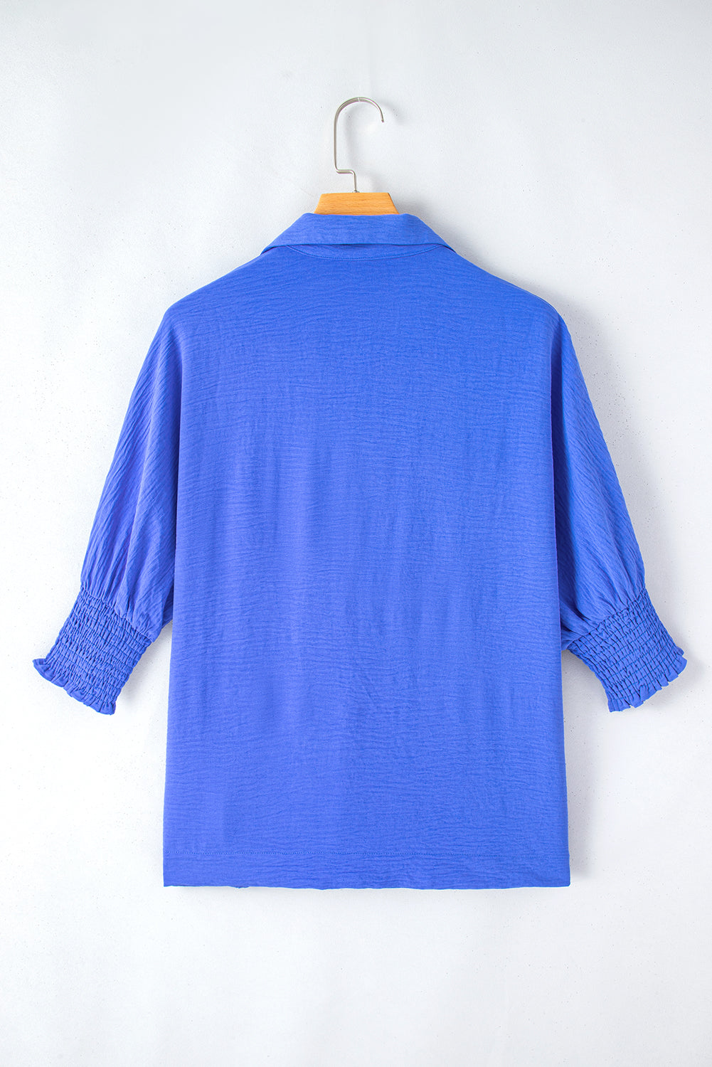 Witte boxy blouse met kraag en gesmokte mouwboorden - PrizQ
