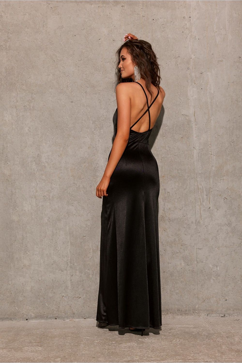Lamelia Crossback – maxi-jurk met open rug, gekruiste bandjes, elastische taille en zijsplit