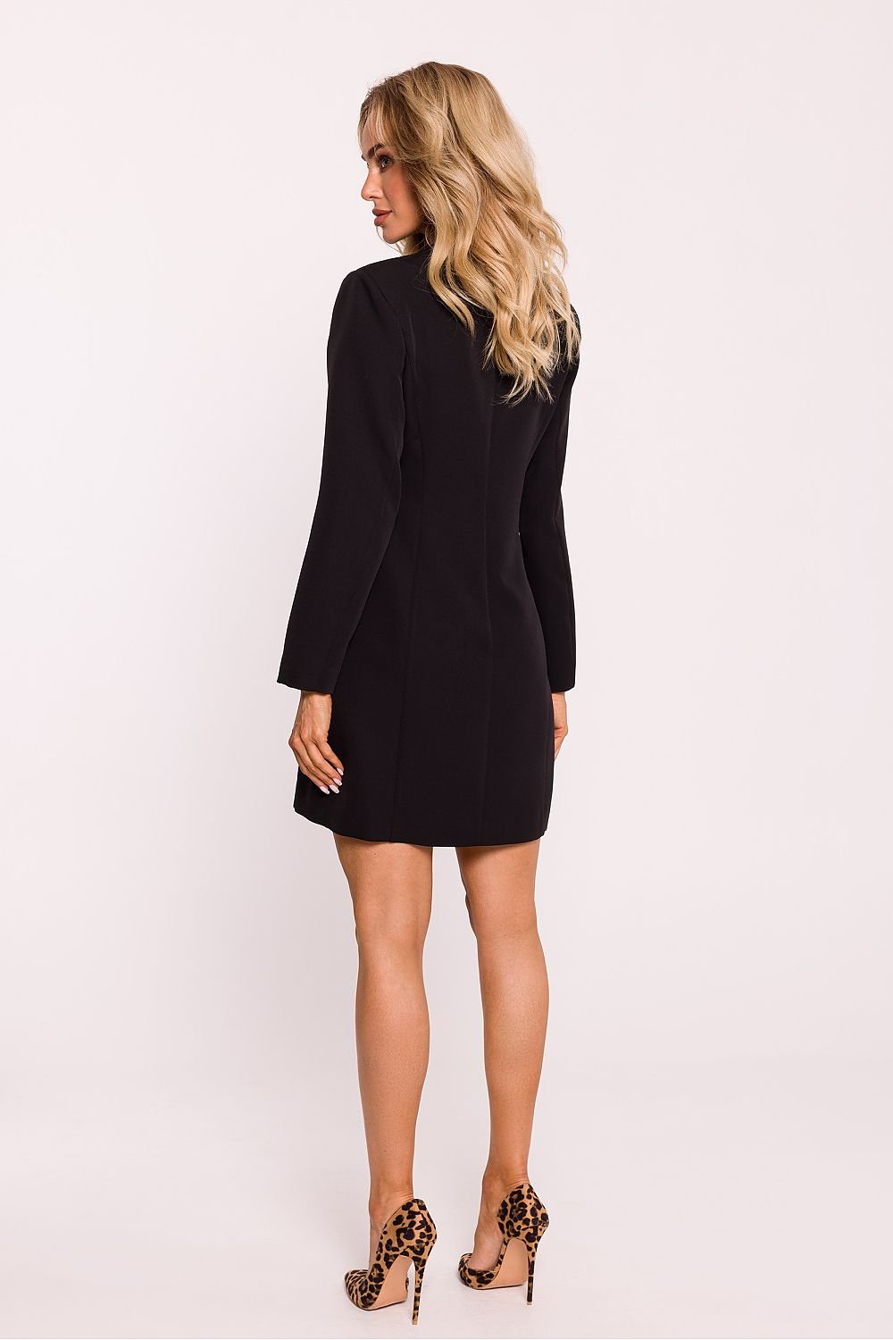 Varsovia Elegance Jurk – chique jurk-jasje met gouden knopen en lange mouwen.