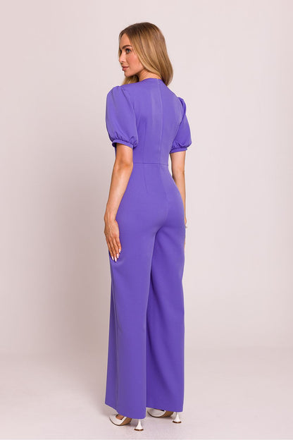 Étoile Poise – Vrouwelijke jumpsuit met diepe V-hals, pofmouwen en uitlopende broekspijpen in elegante stijl.