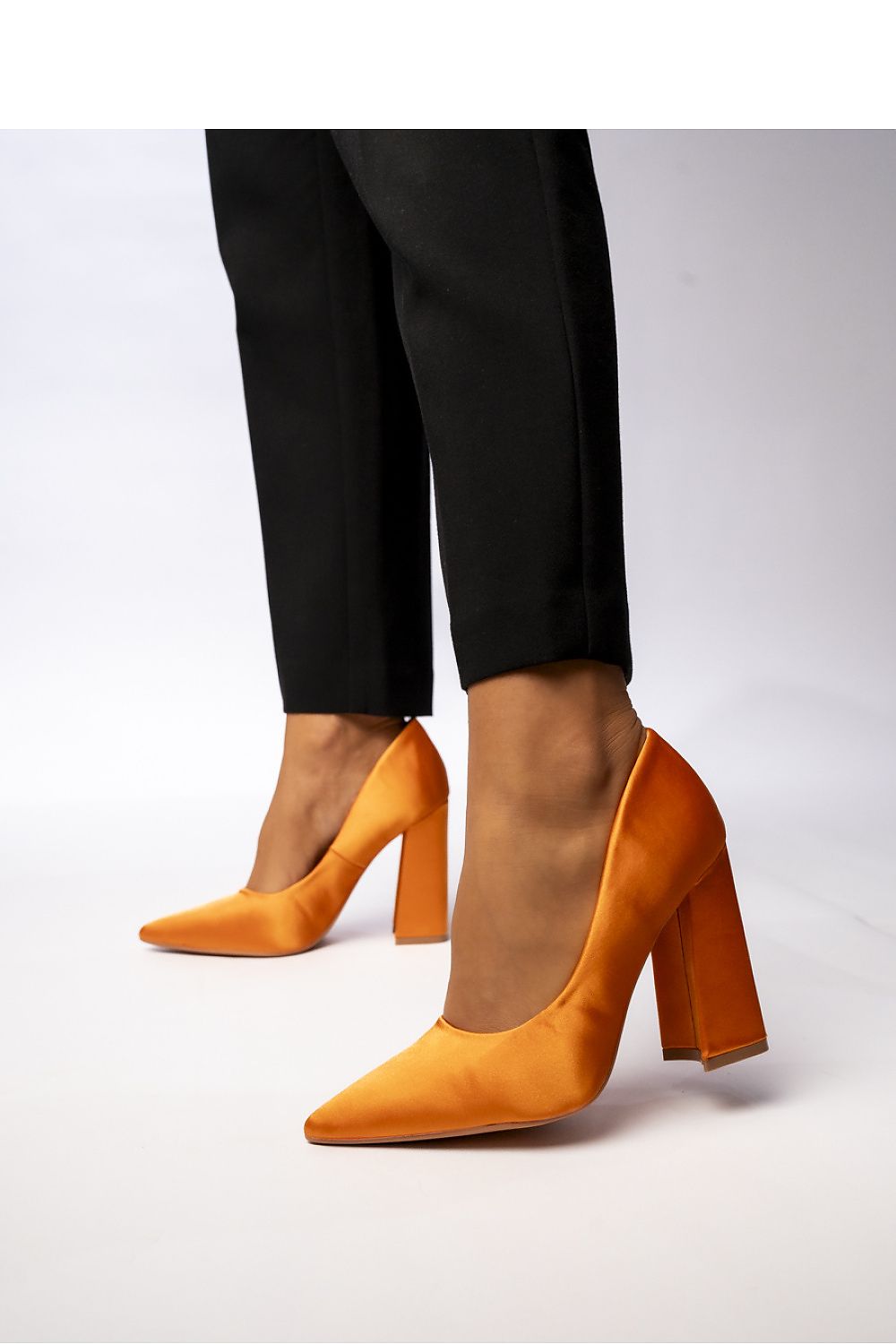 Pumps met dikke hak model 210530 Inello 