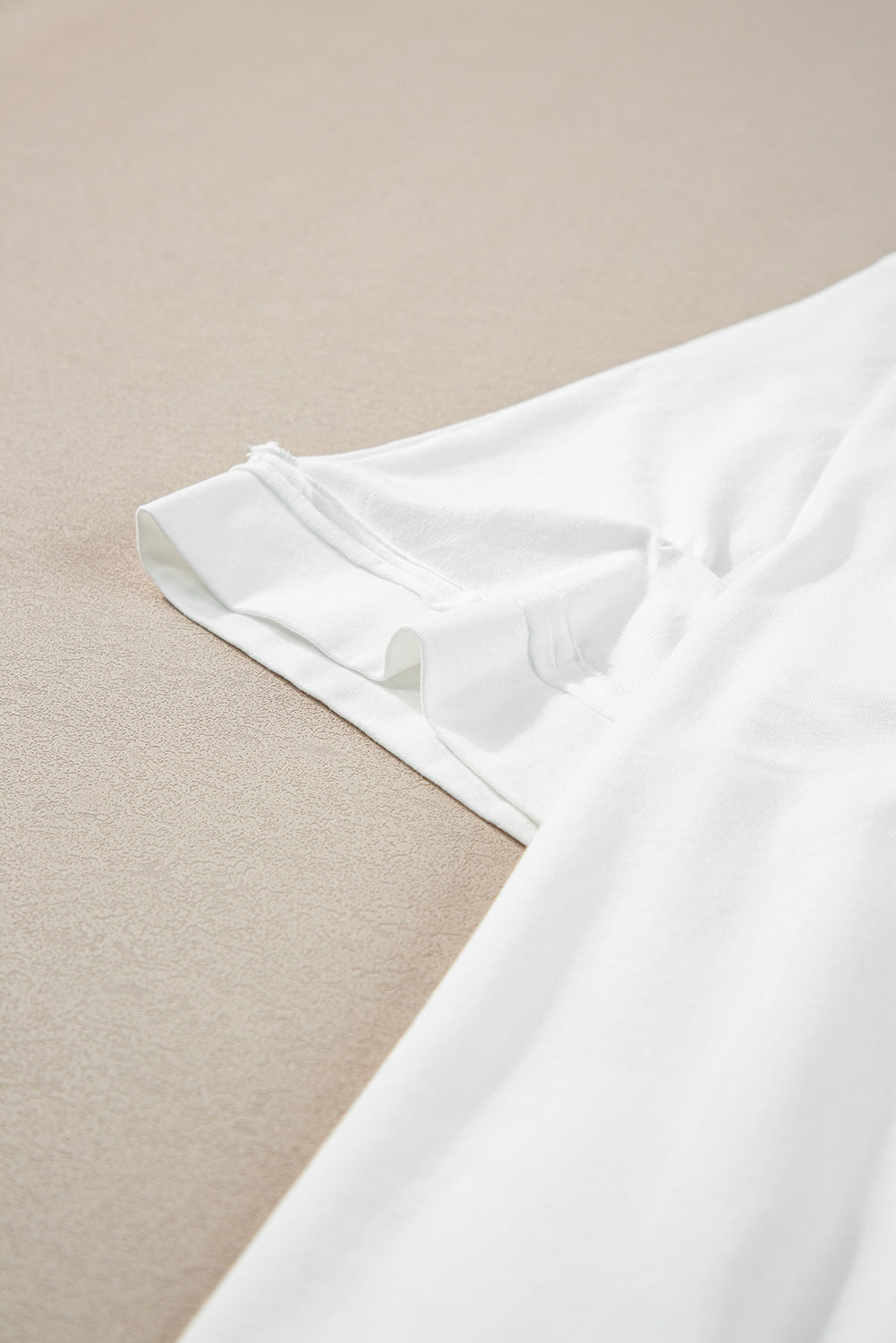 Witte MAMA T-shirt met chenille patches en ronde hals - PrizQ